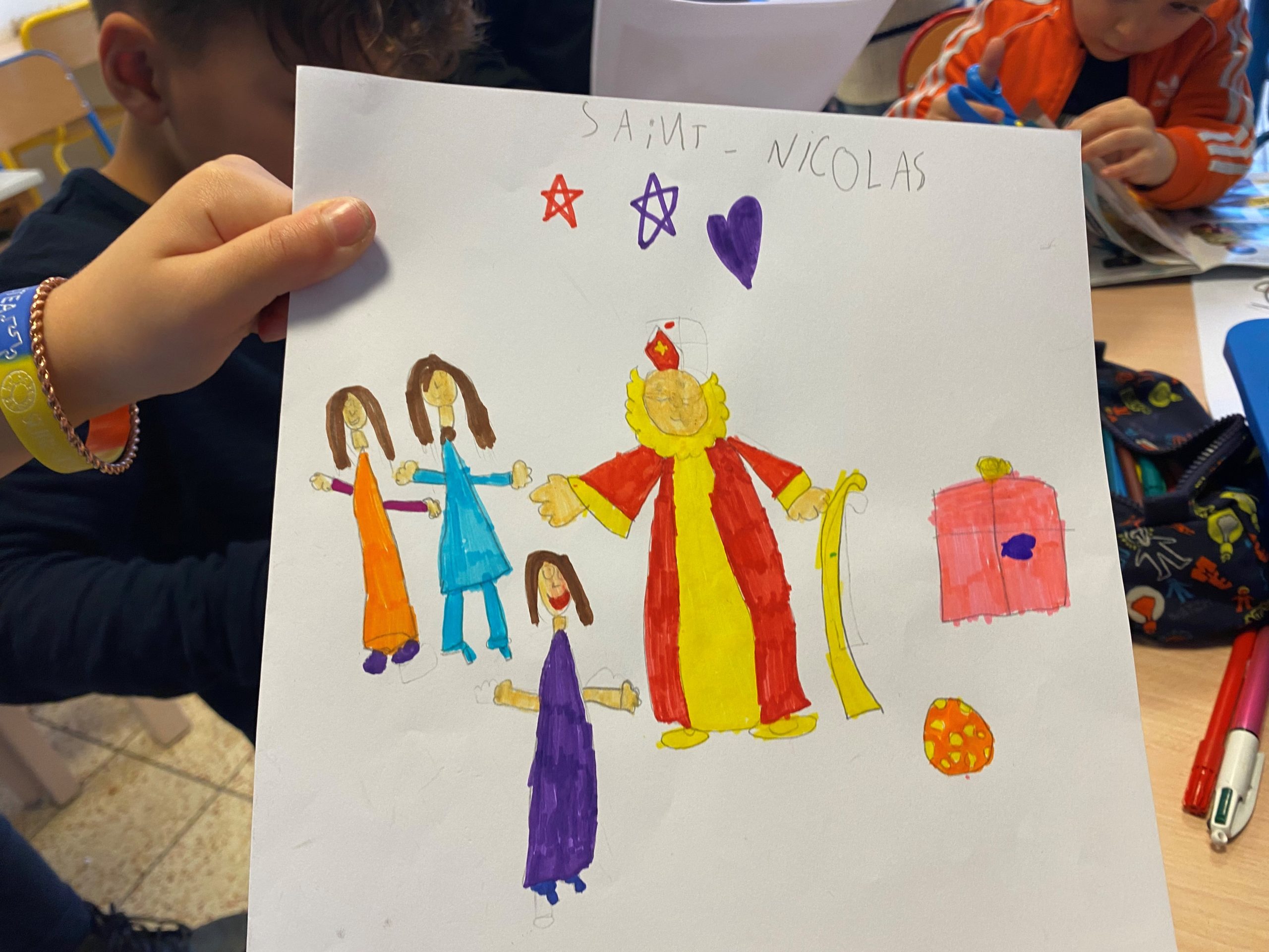 Les enfants de la garderie préparent la venue de Saint Nicolas - Ecole ...